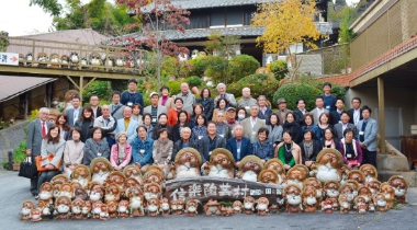 オーナー様との親睦旅行では陶芸体験や旬のグルメな ど、様々なアクティビティを楽しんで頂いております。