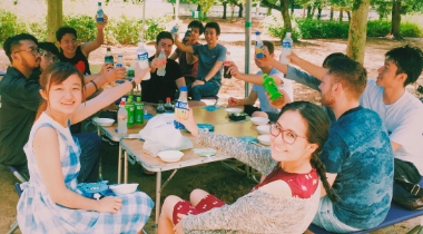 入居している学生の皆さんと春にはウェルカムパーティ、夏には花火鑑賞会BBQなど年間を通して様々なイベントを企画しています。