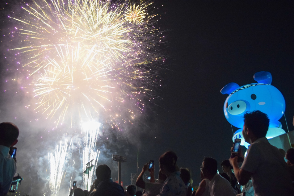 日本三大祭のひとつ天神祭 船渡御にて供奉船を巡航